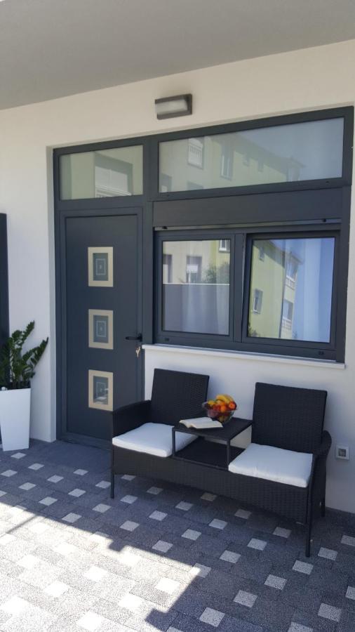 Grey House Appartamento Makarska Esterno foto