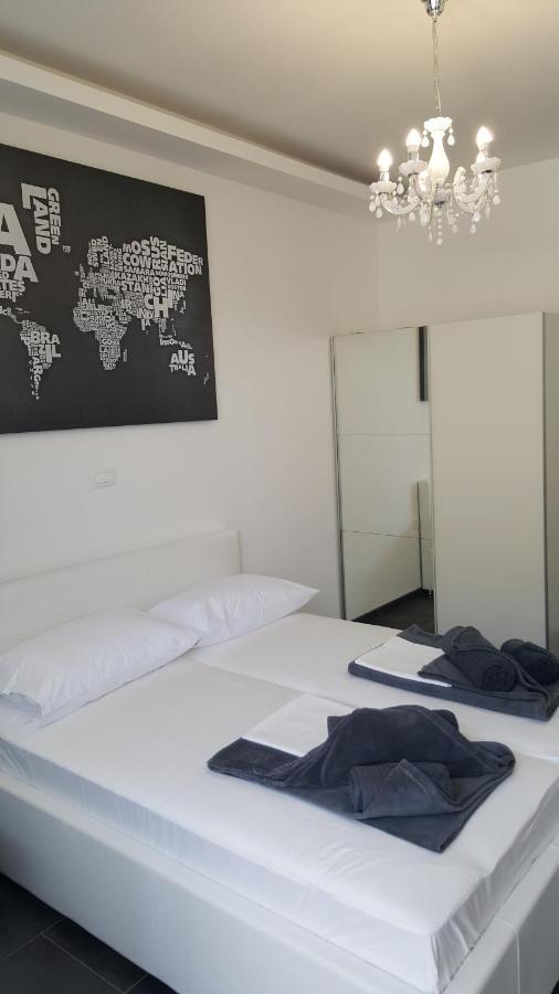 Grey House Appartamento Makarska Esterno foto