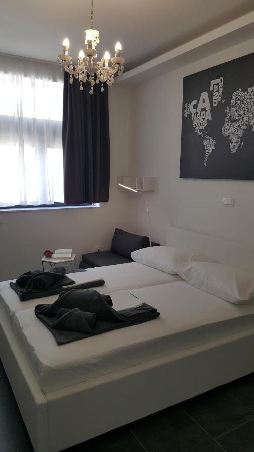 Grey House Appartamento Makarska Esterno foto
