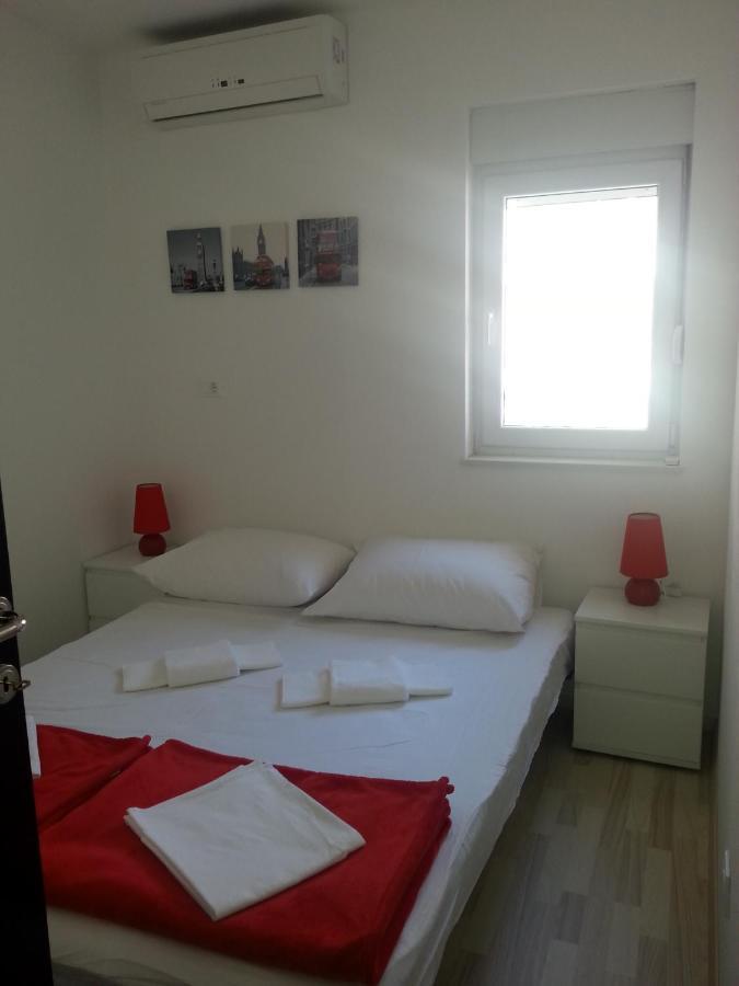 Grey House Appartamento Makarska Esterno foto
