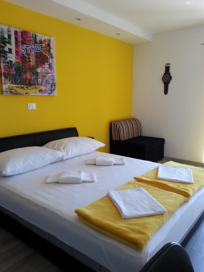 Grey House Appartamento Makarska Esterno foto