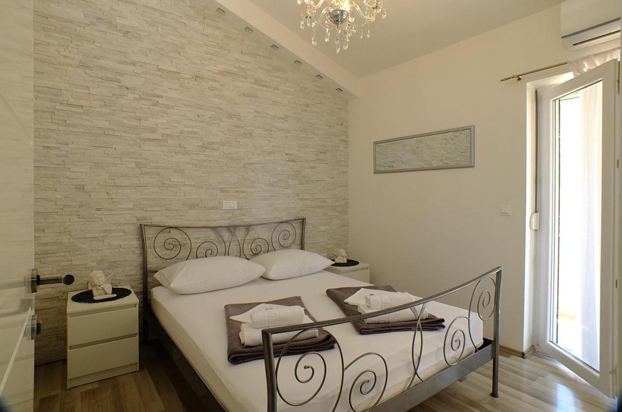Grey House Appartamento Makarska Esterno foto