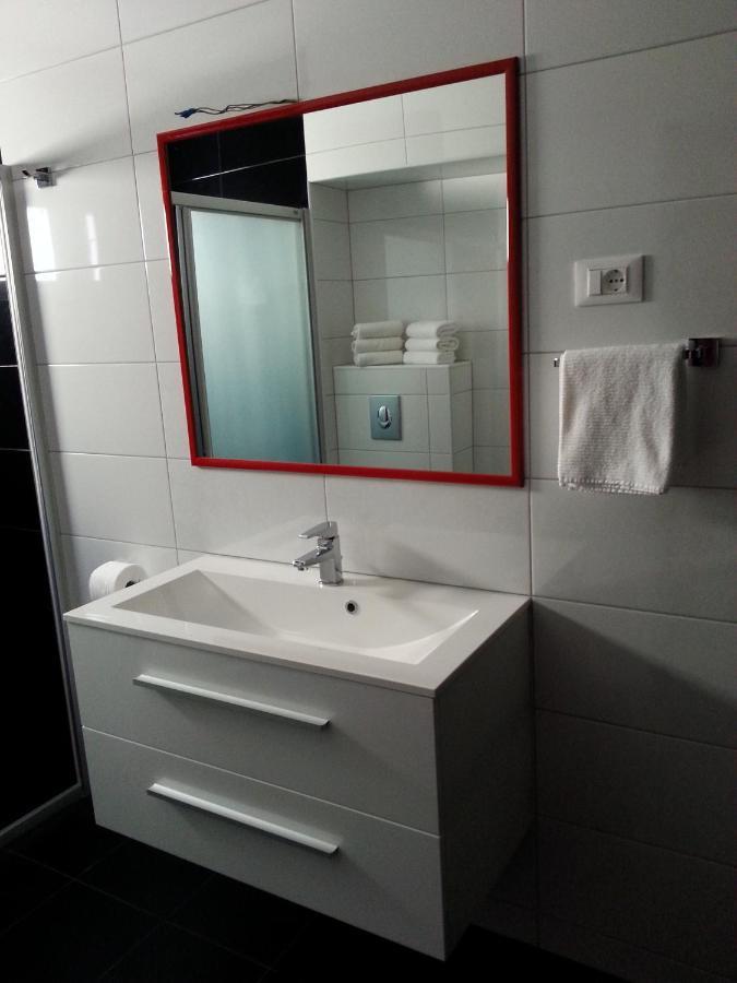 Grey House Appartamento Makarska Esterno foto