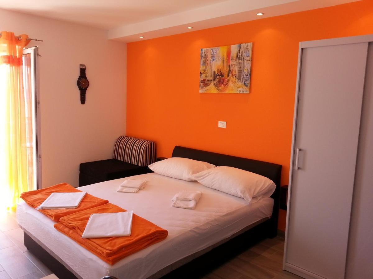 Grey House Appartamento Makarska Esterno foto