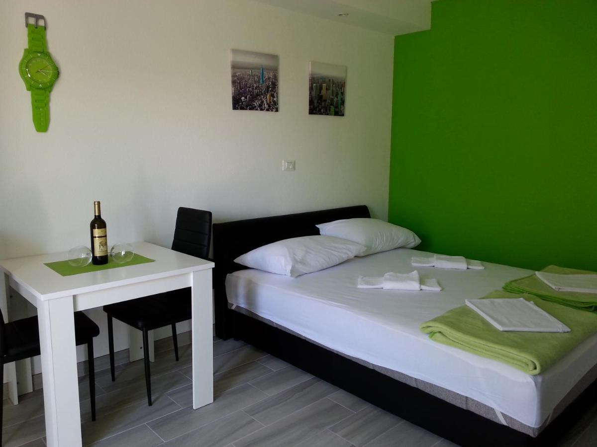 Grey House Appartamento Makarska Esterno foto