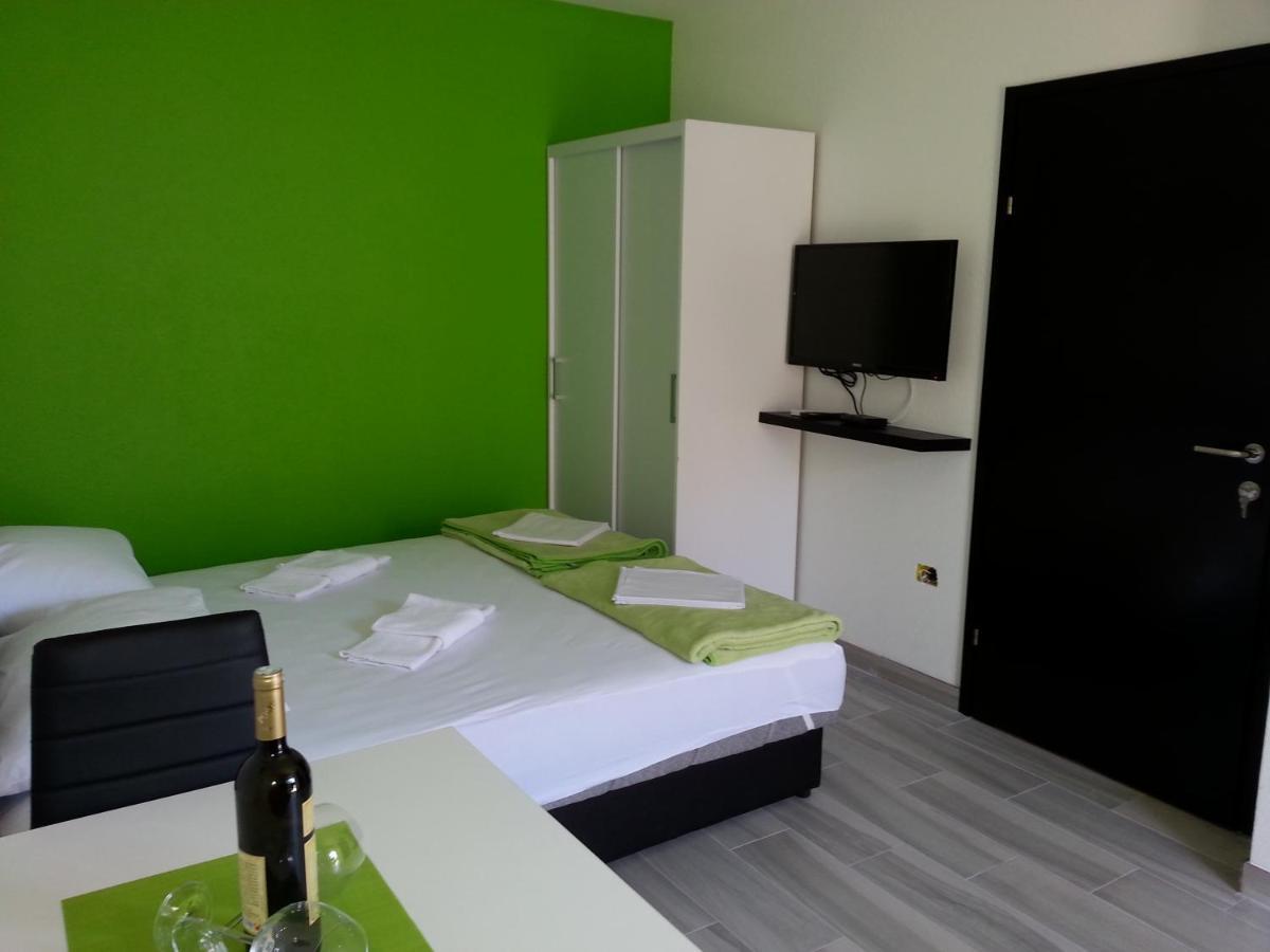 Grey House Appartamento Makarska Esterno foto