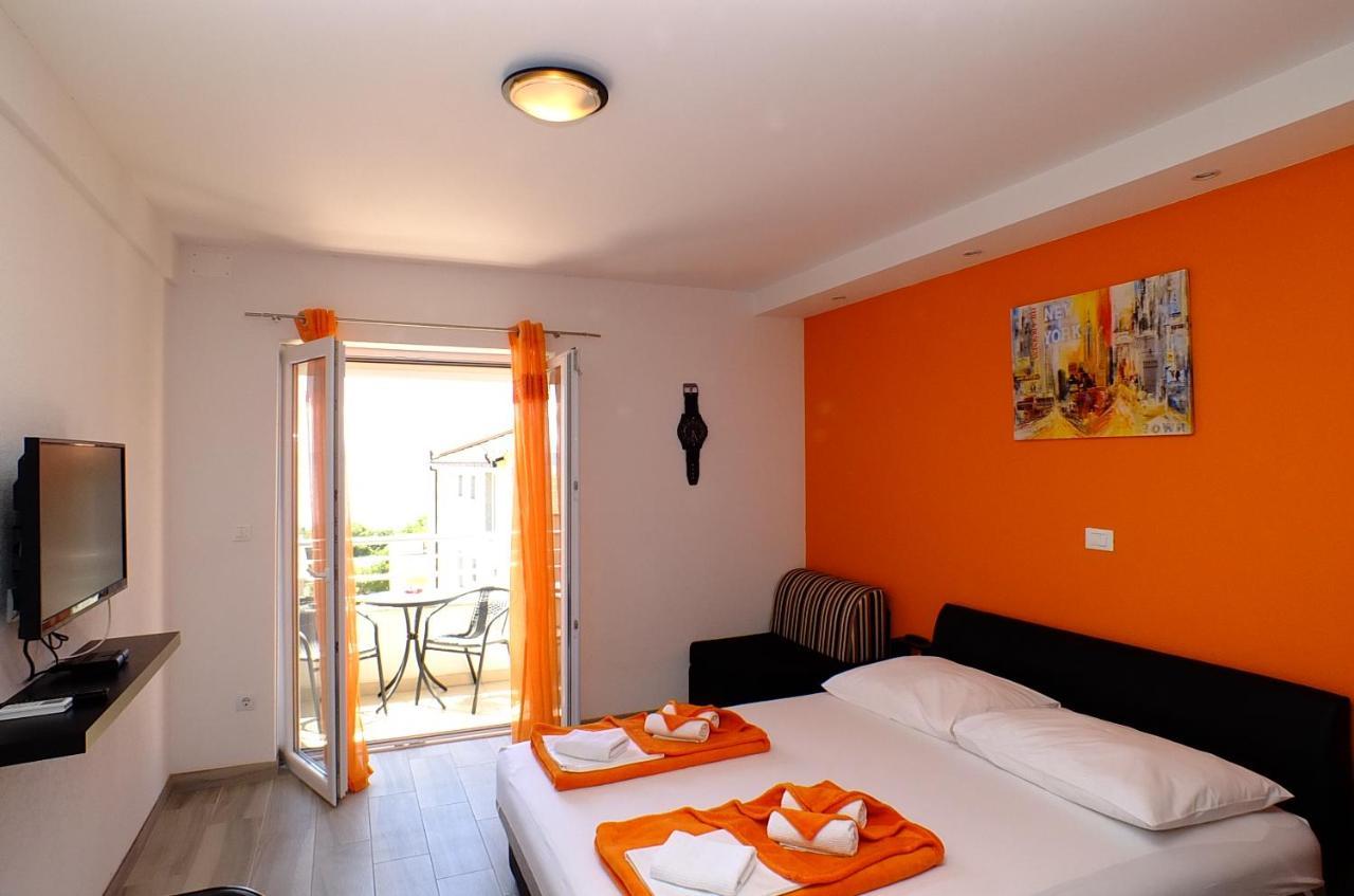 Grey House Appartamento Makarska Esterno foto