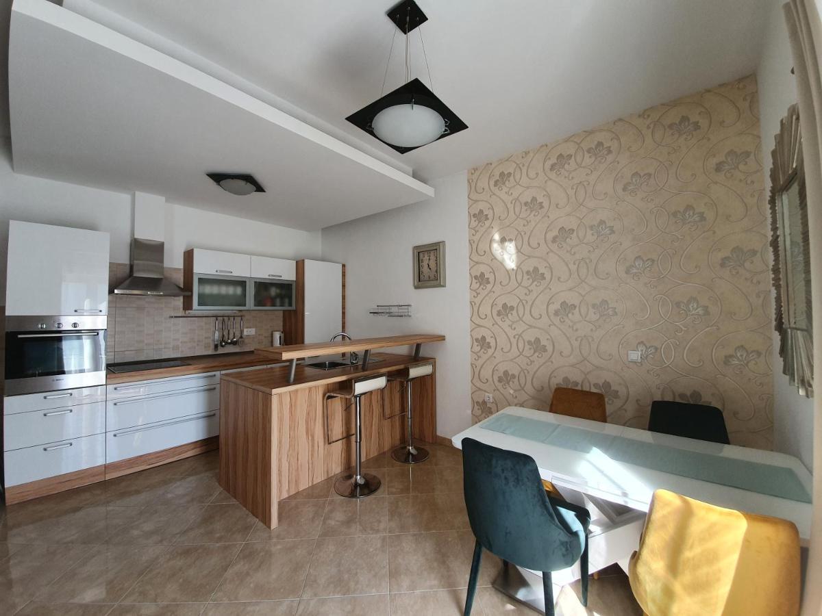 Grey House Appartamento Makarska Esterno foto