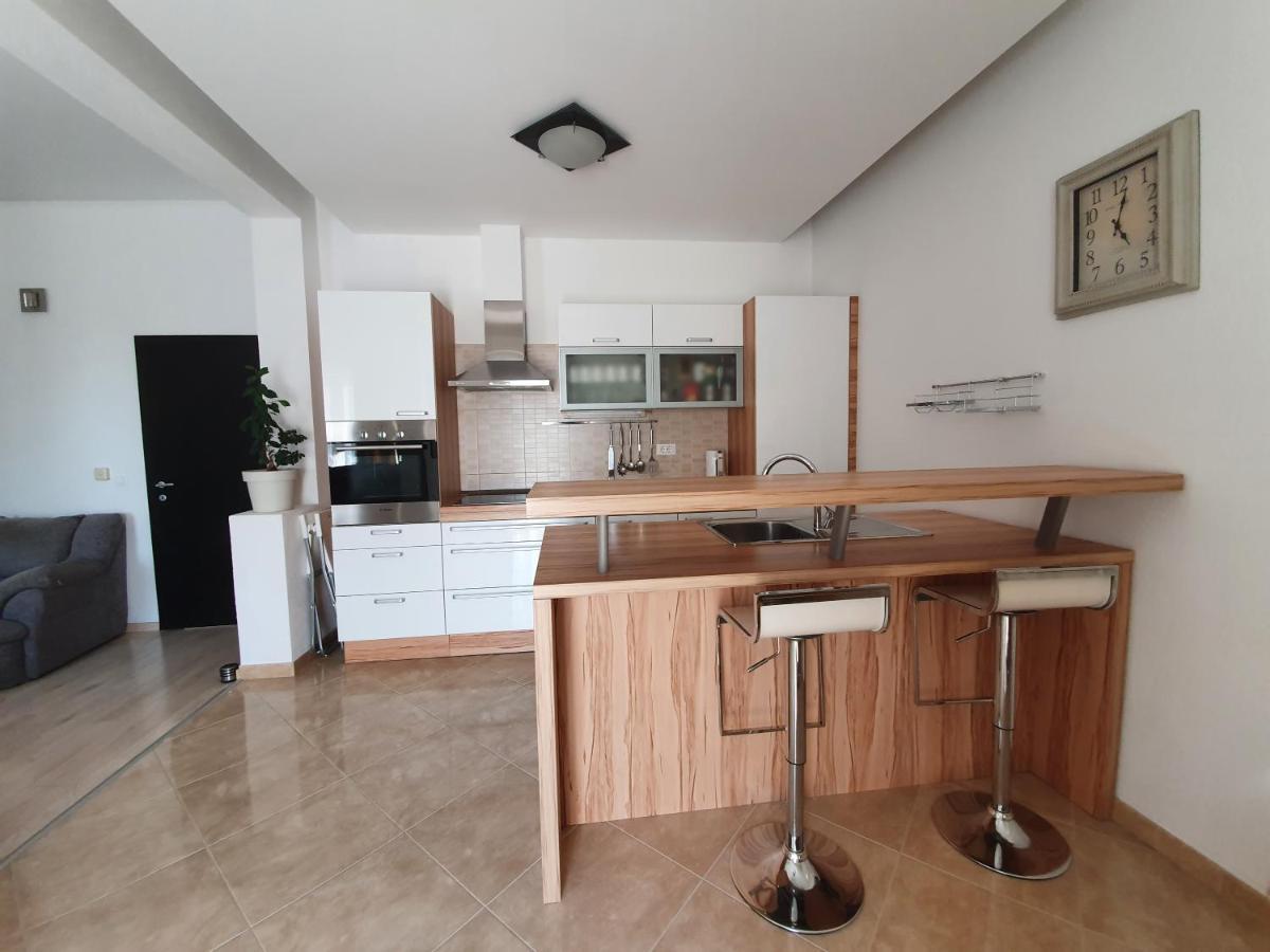 Grey House Appartamento Makarska Esterno foto