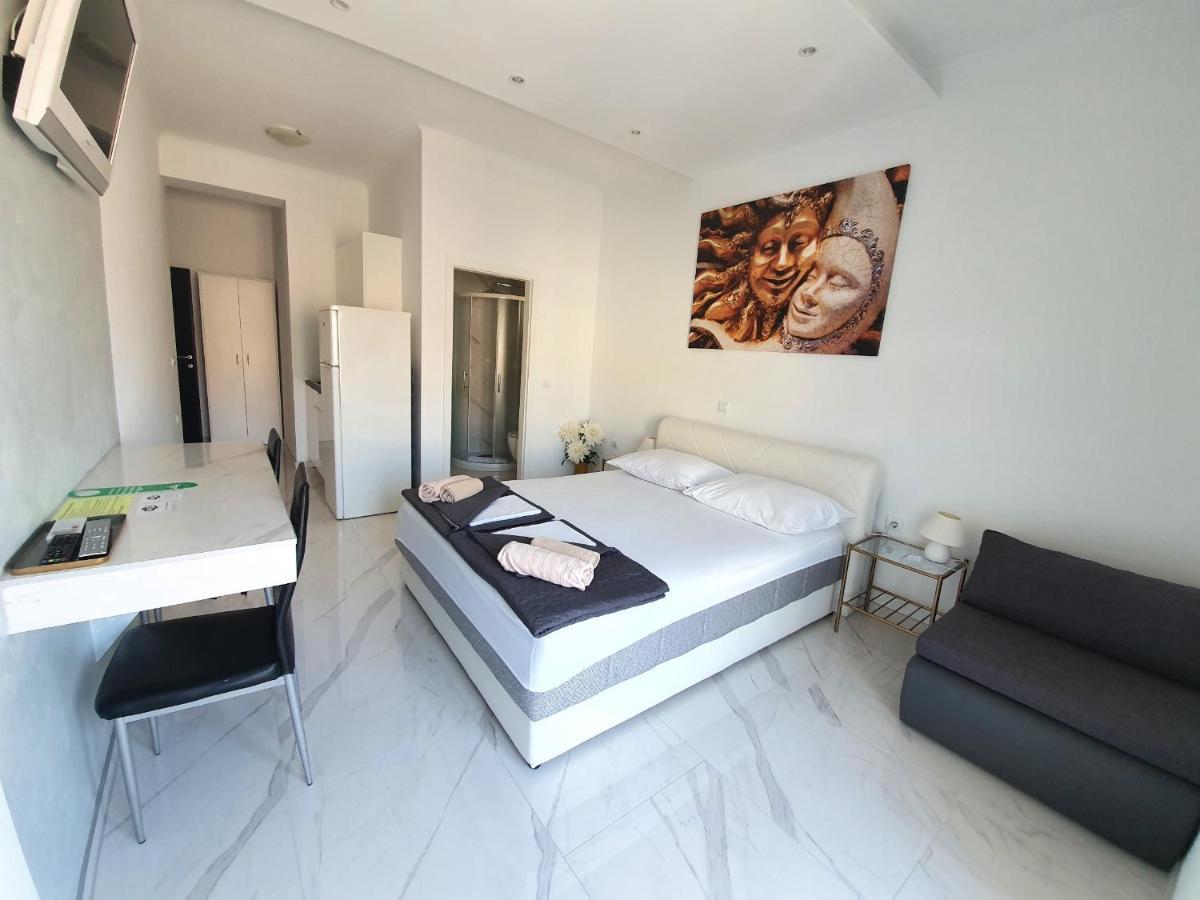 Grey House Appartamento Makarska Esterno foto