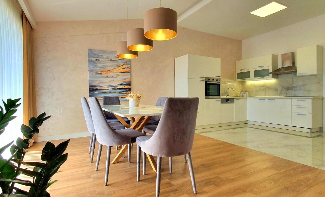 Grey House Appartamento Makarska Esterno foto