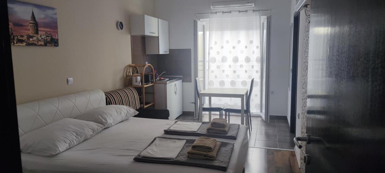 Grey House Appartamento Makarska Esterno foto